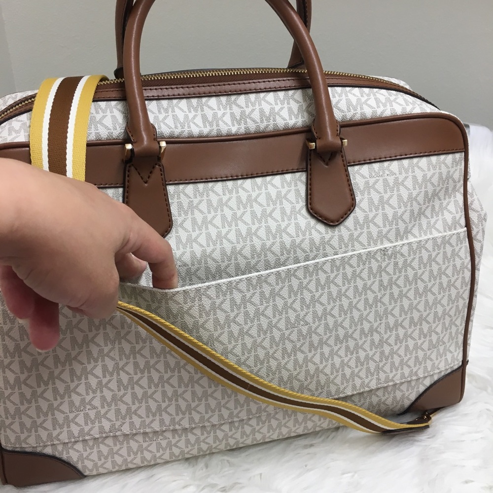 Michael Kors travel luggage bag with passport case - Picture 7 of 8